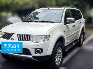 三菱帕杰罗·劲畅2011款 3.0L 豪华导航版