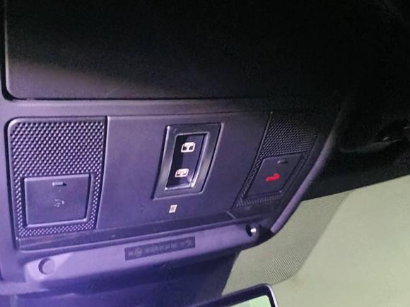 [上海·沪J] 二手路虎揽胜极光2020款 249PS R-DYNAMIC SE 运动科技版