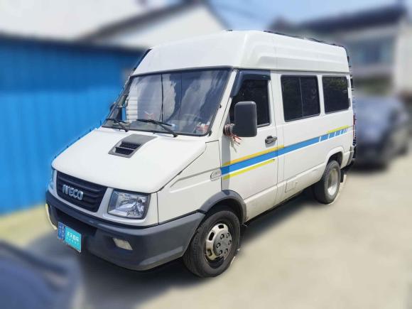 依維柯依維柯得意2021款 2.5T A35 M1客車5-9座短軸中頂雙胎側(cè)拉門「無錫二手車」「天天拍車」
