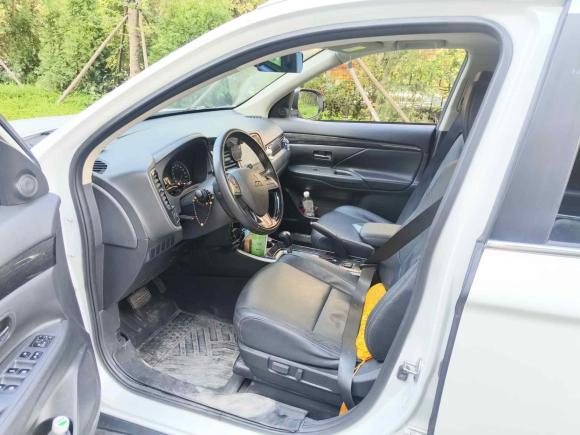 [青岛·鲁B] 二手三菱欧蓝德2018款 2.0L 两驱荣耀版 5座