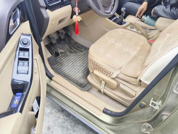 [广州·粤L] 二手宝骏宝骏7302014款 1.5L 手动舒适型 7座