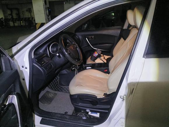 [成都·川A] 二手奔腾奔腾X802015款 2.0L 自动舒适周年纪念型