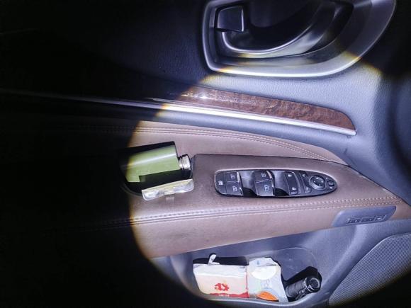 [深圳·粤B] 二手英菲尼迪英菲尼迪QX602014款 2.5 S/C Hybrid 两驱卓越版