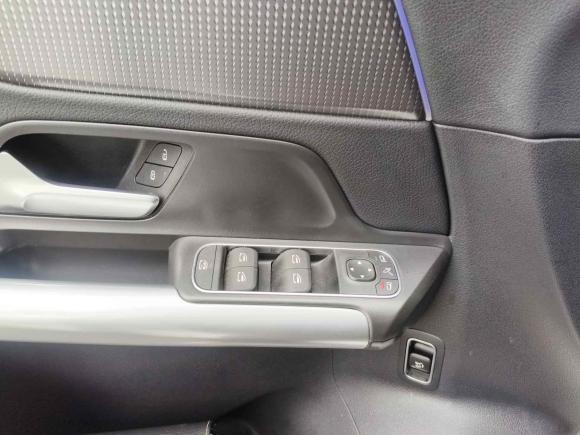 [广州·粤A] 二手奔驰奔驰GLA2022款 改款 GLA 200