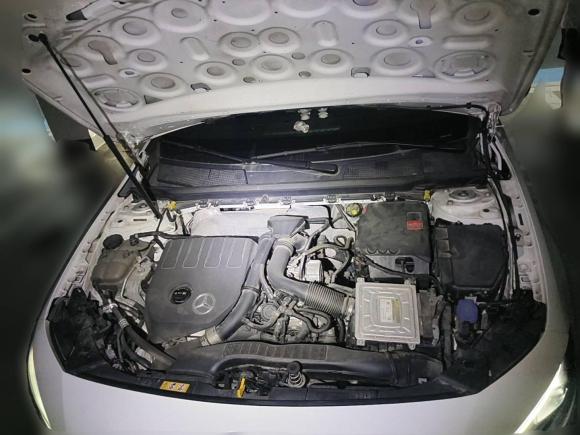 [上海·苏U] 二手奔驰奔驰A级2020款 改款 A 200 L 运动轿车时尚型