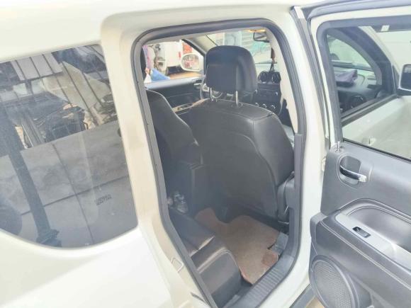 [西安·陕A] 二手Jeep指南者2014款 2.0L 两驱豪华版