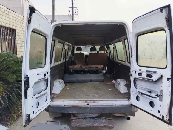 [上海·沪B] 二手福特经典全顺2013款 2.8T改款柴油冰白物流车长轴中顶JX493ZLQ4