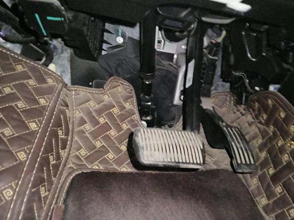 [青岛·鲁B] 二手福特福克斯2019款 三厢 EcoBoost 180 自动锋潮型