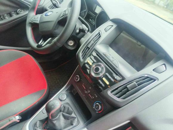 [佛山·粤E] 二手福特福克斯2015款 两厢 1.6L 手动舒适型