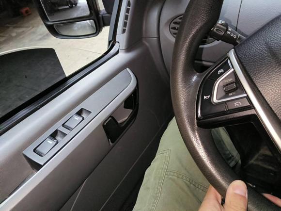 [芜湖·皖B] 二手上汽大通MAXUS新途V802021款 2.0T 手动经典傲运通长轴中顶6/7/8/9座