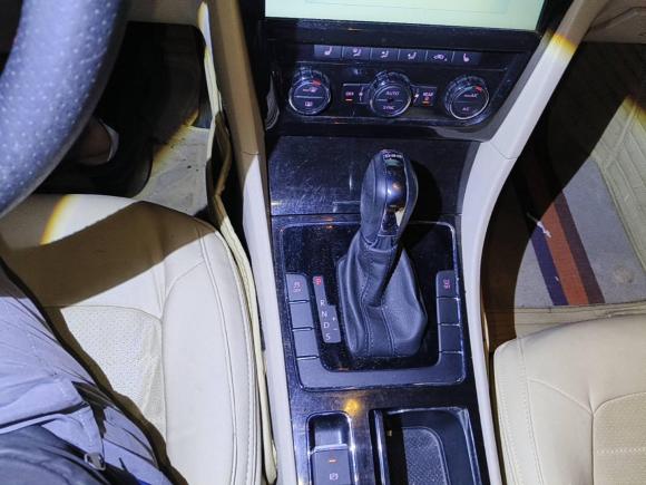 [杭州·浙A] 二手大众帕萨特2015款 1.8TSI DSG尊荣版