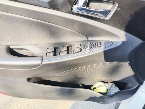 [南京·苏A] 二手现代索纳塔2014款 2.4L 自动豪华版 国IV