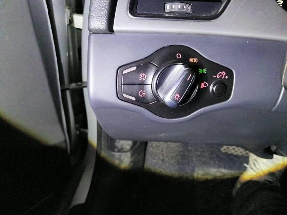 [成都·川A] 二手奥迪奥迪A4L2011款 2.0 TFSI 技术型