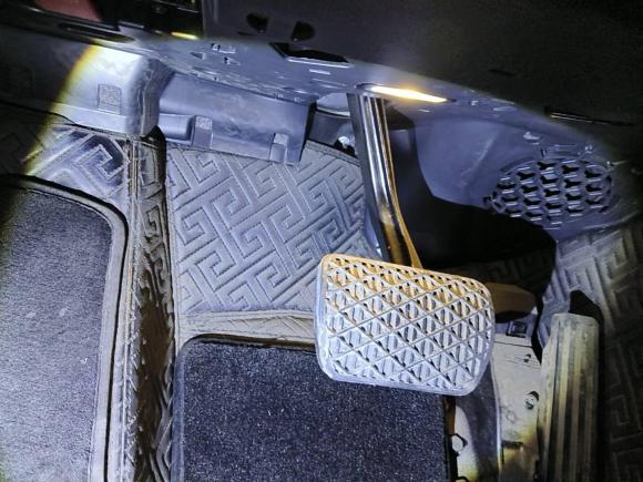 [深圳·粤B] 二手奔驰奔驰E级新能源2022款 改款三 E 350 e L 插电式混合动力轿车