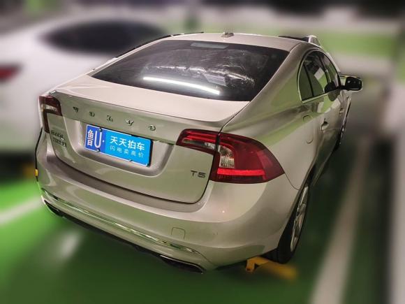 [青岛·鲁U] 二手沃尔沃沃尔沃S602017款 S60L T5 智驭版