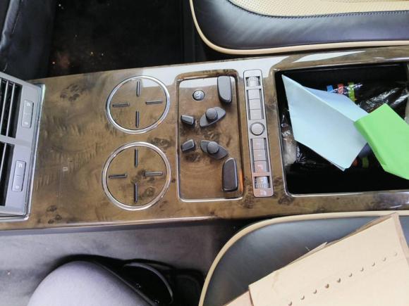 [上海·川G] 二手大众辉腾2011款 3.6L V6 4座加长Individual版