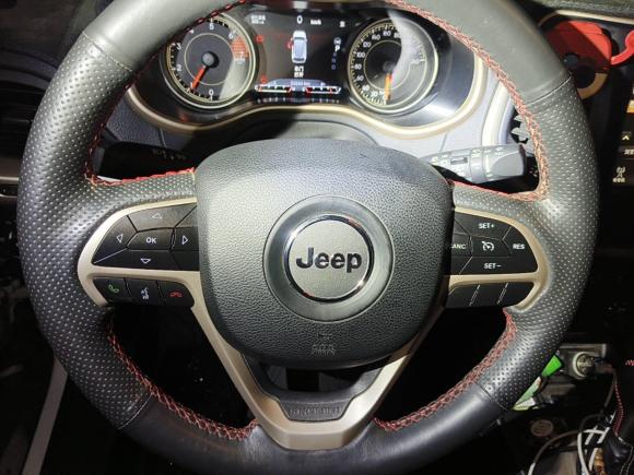 [武汉·鄂A] 二手Jeep自由光2017款 2.0L 优越版