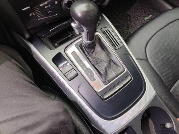 [上海·沪A] 二手奥迪奥迪A4L2011款 2.0 TFSI 标准型