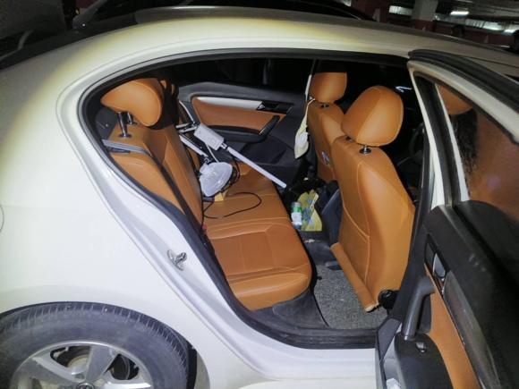 [武汉·鄂A] 二手大众朗逸2013款 改款经典 1.6L 手动风尚版