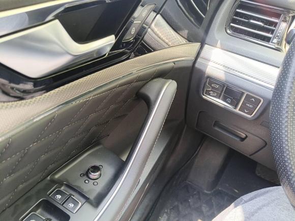 [西安·陕A] 二手红旗红旗HS52019款 2.0T 智联旗享版