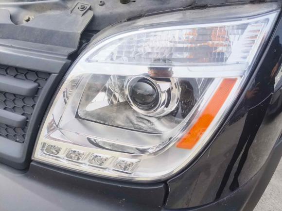 [成都·川A] 二手上汽大通MAXUS新途V802019款 2.5T经典款6挡手动傲运通短轴超低顶5/6座