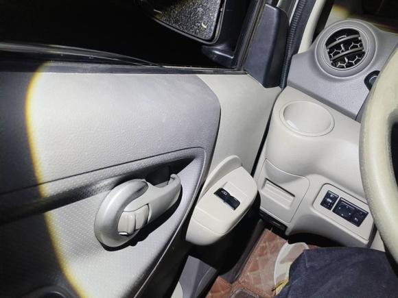 [成都·川A] 二手日产日产NV2002013款 1.6L 豪华型 国IV