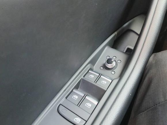 [广州·粤A] 二手奥迪奥迪A4L2020款 40 TFSI 豪华动感型
