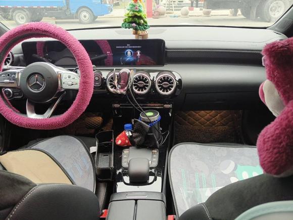 [苏州·苏U] 二手奔驰奔驰A级2022款 改款三 A 200 L 运动轿车时尚型