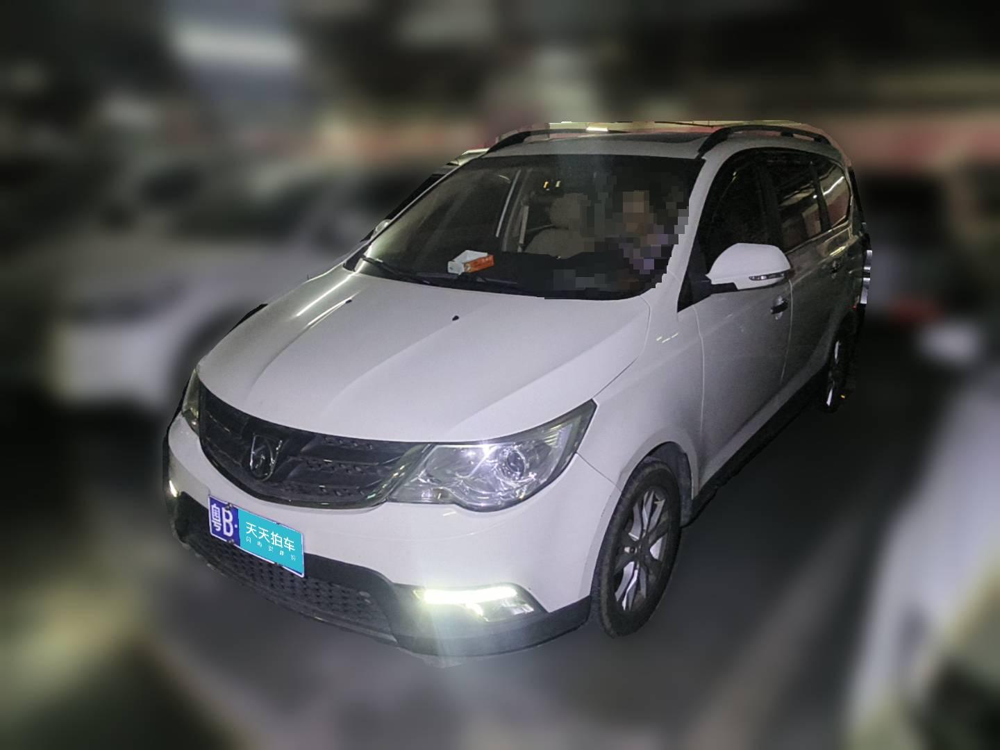 [深圳·粤B] 宝骏宝骏7302015款 1.8L 手动豪华导航ESP版 7座