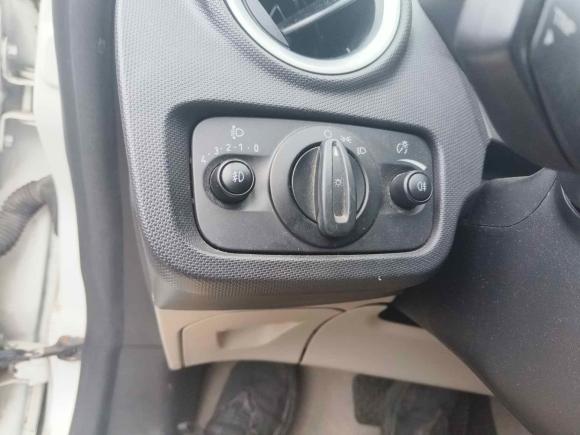 [广州·粤B] 二手福特嘉年华2013款 三厢 1.5L 自动时尚型