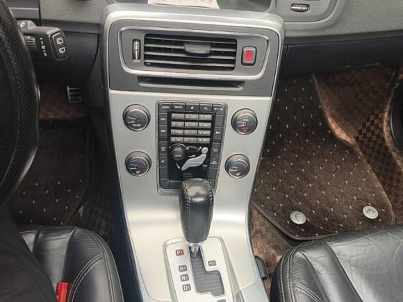 [成都·川S] 二手沃尔沃沃尔沃V602012款 T6 AWD 运动版