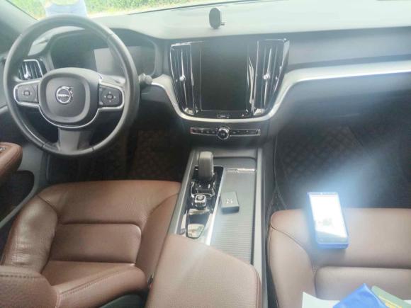 [南京·苏A] 二手沃尔沃沃尔沃S602022款 B4 智逸豪华版