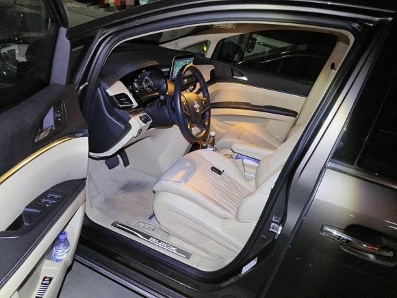 [深圳·粤B] 二手别克别克GL82023款 陆上公务舱 尊贵型