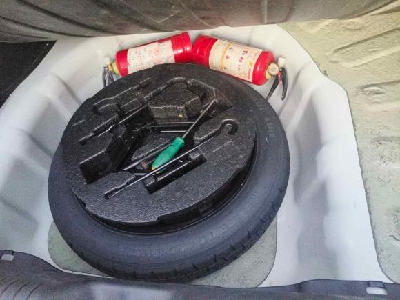 [南京·苏A] 二手现代朗动2012款 1.6L 手动时尚型