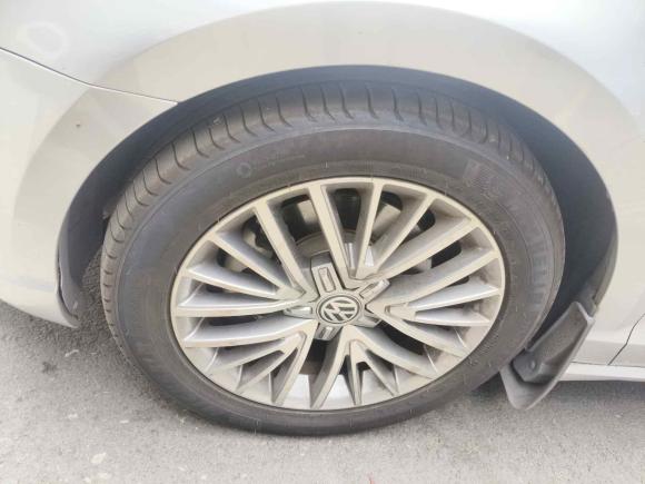 [广州·粤S] 二手大众凌渡2015款 330TSI DSG豪华版