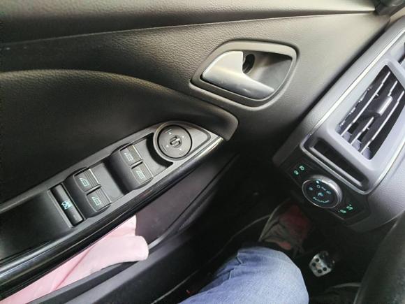 [杭州·浙A] 二手福特福克斯2012款 两厢 2.0L 手动豪华运动型