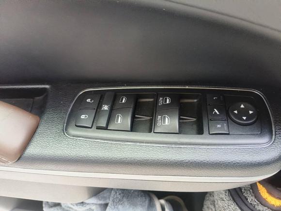 [嘉兴·浙F] 二手克莱斯勒克莱斯勒300C2014款 3.0L 卓越版