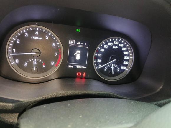 [深圳·粤B] 二手现代途胜2015款 1.6T 双离合两驱领先型