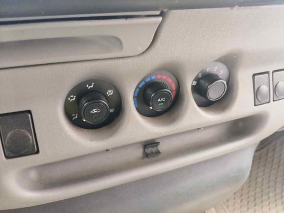 [上海·沪A] 二手福特经典全顺2013款 2.8T改款柴油冰白物流车长轴中顶JX493ZLQ4