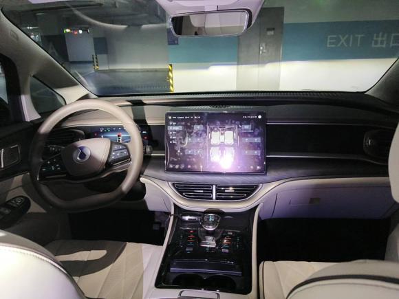 [上海·沪A] 二手腾势腾势D92024款 DM-i 1050 尊享型