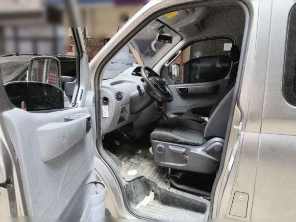 [芜湖·皖B] 二手上汽大通MAXUS新途V802021款 2.0T 手动经典傲运通长轴中顶6/7/8/9座