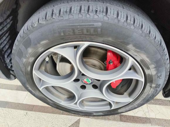 [上海·沪A] 二手阿尔法·罗密欧Stelvio斯坦维2020款 2.0T 280HP 赛道限量版