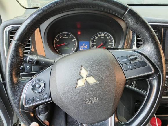 [南京·苏N] 二手三菱欧蓝德2018款 2.0L 两驱荣耀版 5座