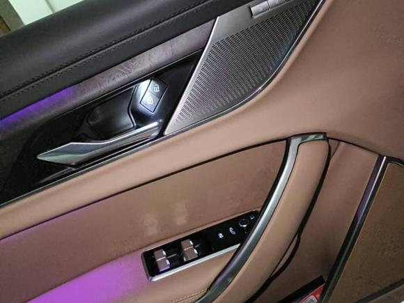 [上海·沪F] 二手捷豹捷豹XFL2022款 XFL 2.0T P250 两驱尊享豪华版