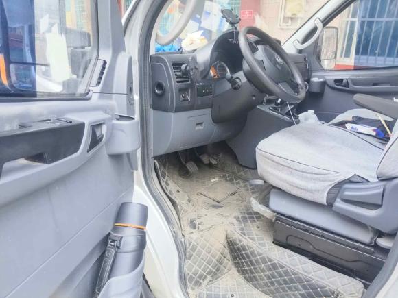 [常州·皖S] 二手东风御风御风2021款 2.4T后驱物流车极限高顶后双胎6-9座国VI YCY24140-60