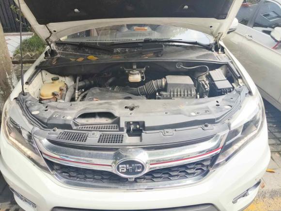 [成都·川A] 二手比亚迪比亚迪S72017款 2.0T 自动尊贵型