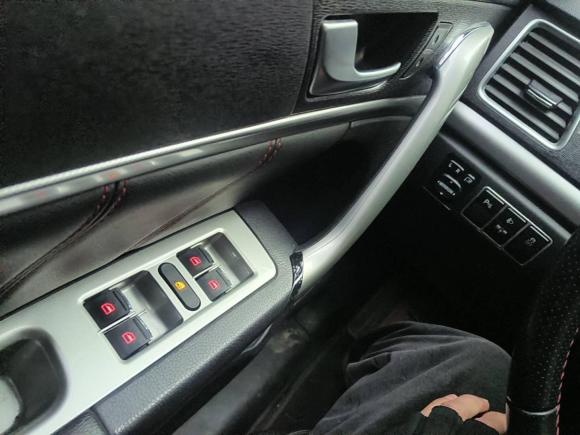 [上海·苏H] 二手哈弗哈弗H62015款 运动版 1.5T 自动两驱豪华型