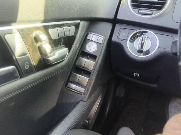 [上海·沪G] 二手奔驰奔驰C级2011款 C 200 CGI 时尚型