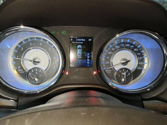 [南昌·赣M] 二手克莱斯勒克莱斯勒300C2012款 3.6L 豪华版