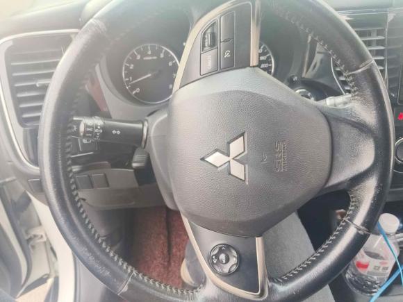 [金华·粤B] 二手三菱欧蓝德2013款 2.4L 四驱豪华导航版 5座